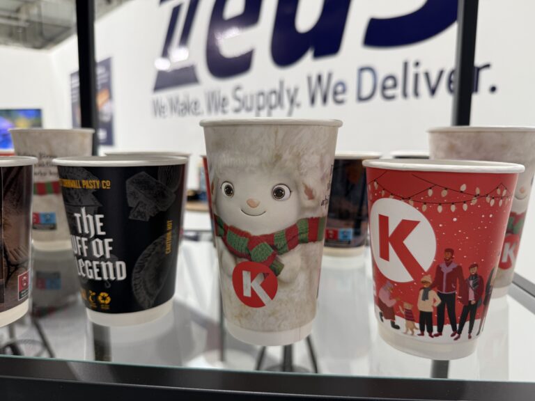 Kubki papierowe — przykłady nadruków sezonowych