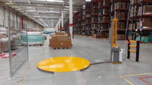 Wrapping oversized pallets in logistics