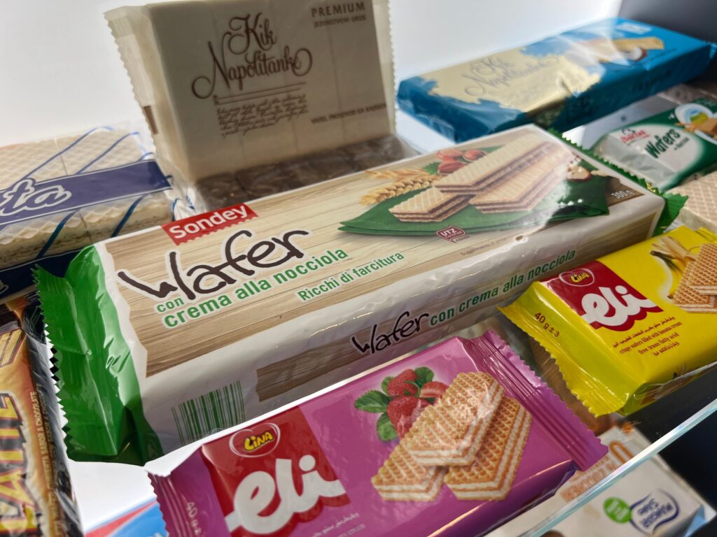 Wafle w opakowaniach flow-pack z nadrukiem, pokazane w LAFERPACK