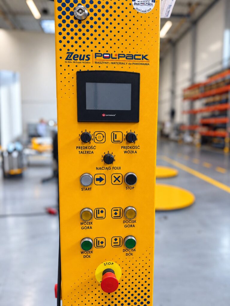 Panel operatorski owijarki POLPACK ZEUS z ekranem Unitronics, pokrętłami i przyciskami