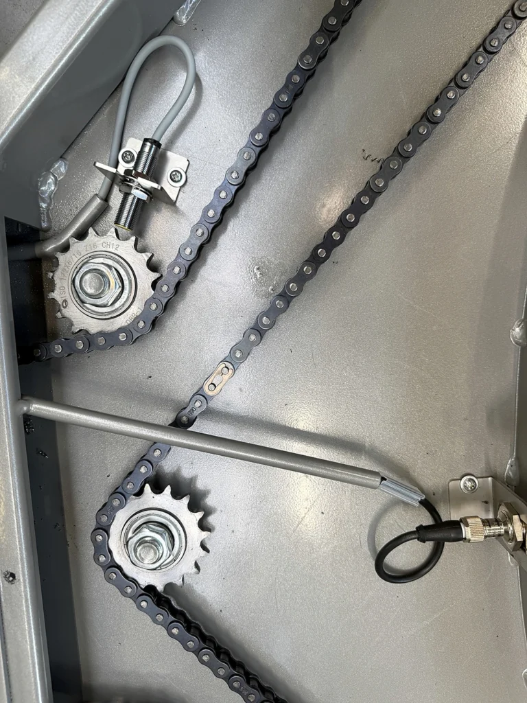 POLPACK E-type turntable base with two sensors, drive chain and metal cable protection