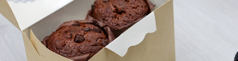 Muffiny w otwartym opakowaniu kartonowym Petruzalek
