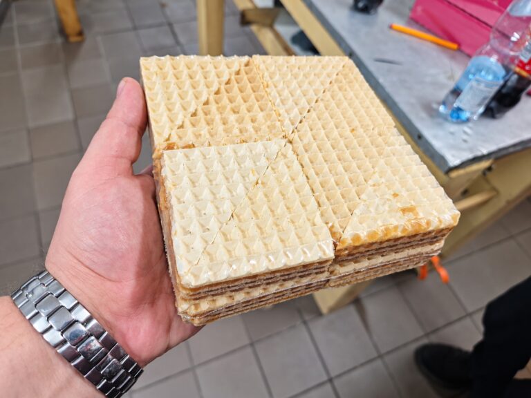 Porcja wafli zapakowana w przezroczystą folię